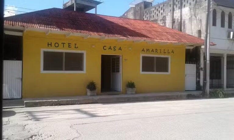 Hotel Casa Amarilla