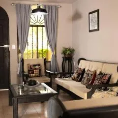 COLONIAL Suites