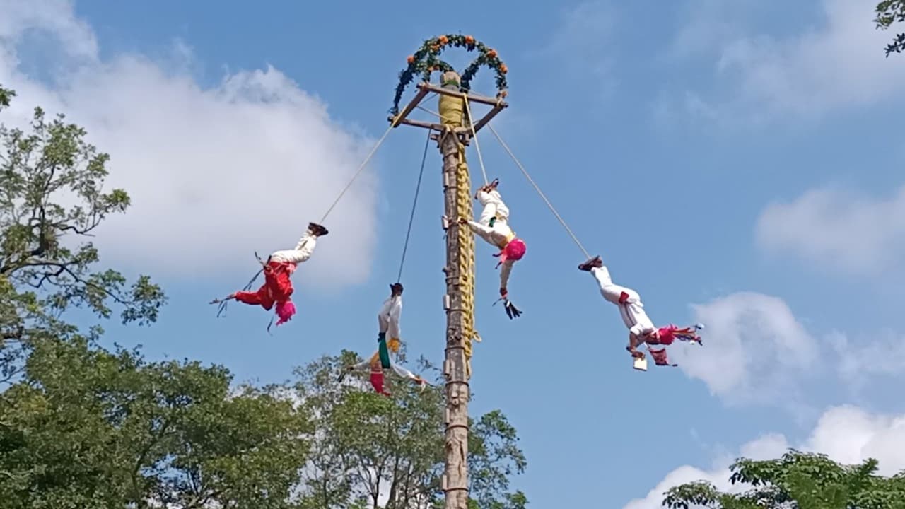 EL RITUAL DE “LA DANZA DEL GAVILÁN” EN TANCANHUITZ MARAVILLA A TURISTAS DE MÉXICO Y EL MUNDO