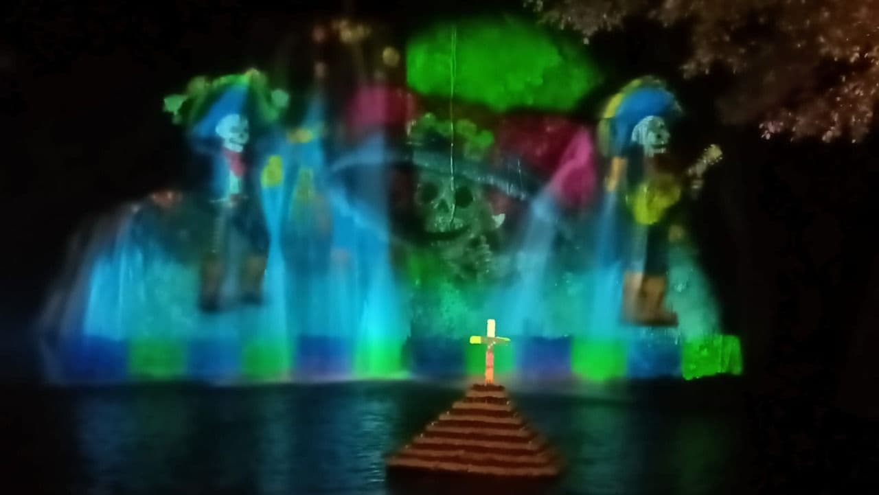 EL PARAJE CASCADAS DE TAMASOPO LUCE ESPECTACULAR CON EL FESTIVAL DE DÍA DE MUERTOS